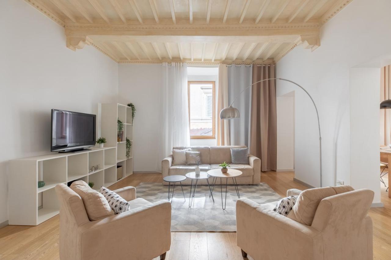Iflat Navona White And Stylish Apartment Rom