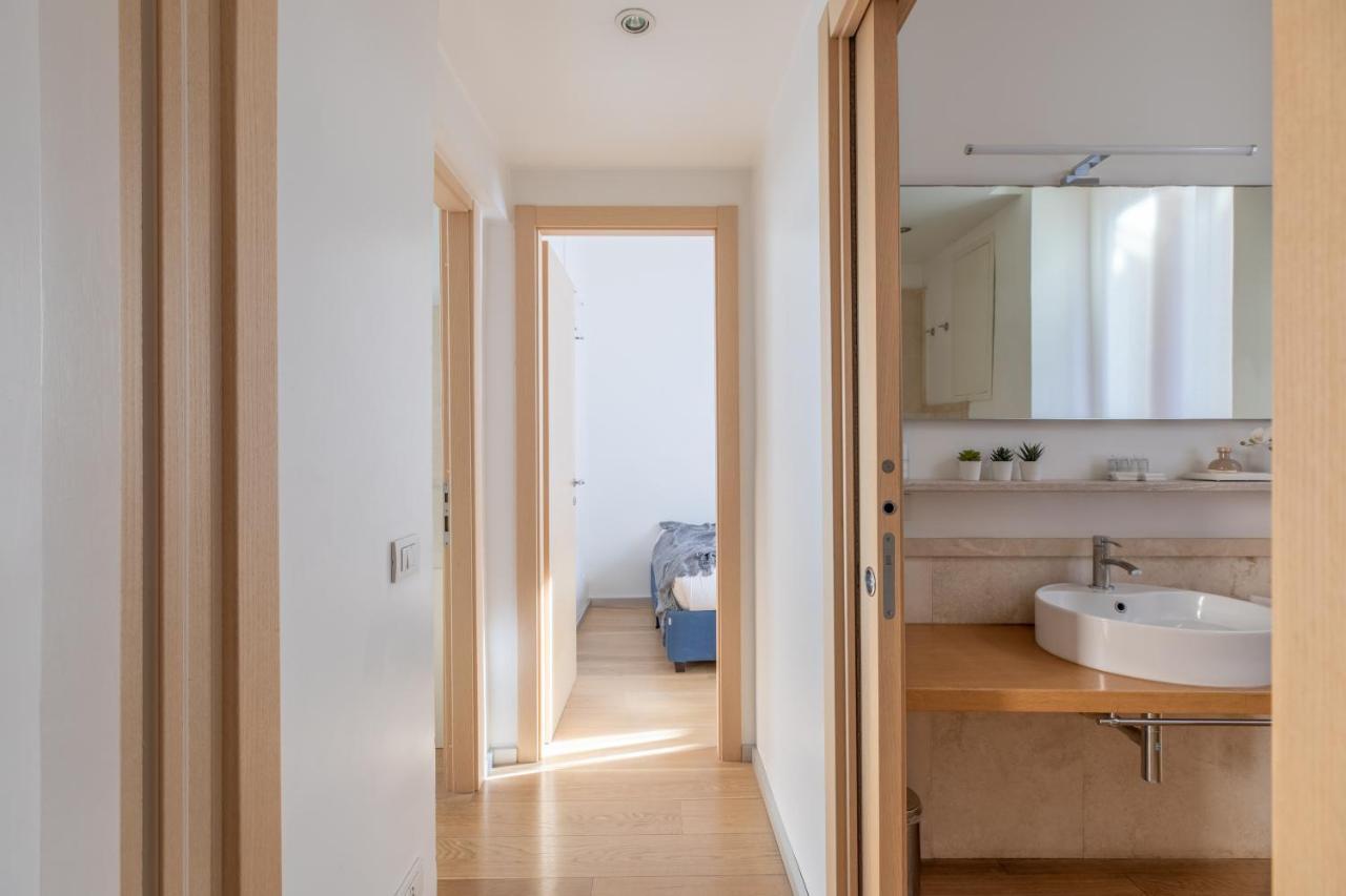 Iflat Navona White And Stylish Apartment Rom